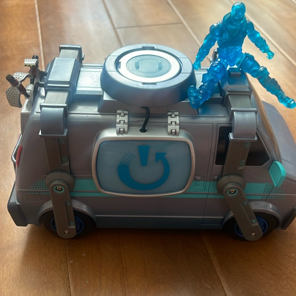 Fortnite Deluxe Van toy car